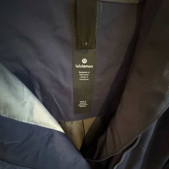 lululemon SAVASANA WATERPROOF JACKET II DEEP INDIGO Sz 8 - Picture 7 of 7